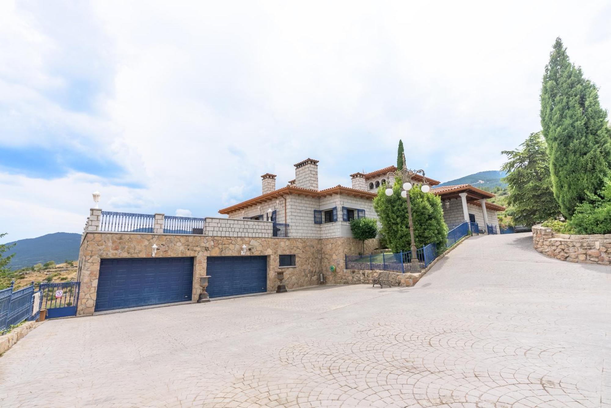 Mansion Con Jacuzzi A 40 Grados, Gran Piscina Y Padel Villa El Tiemblo Buitenkant foto