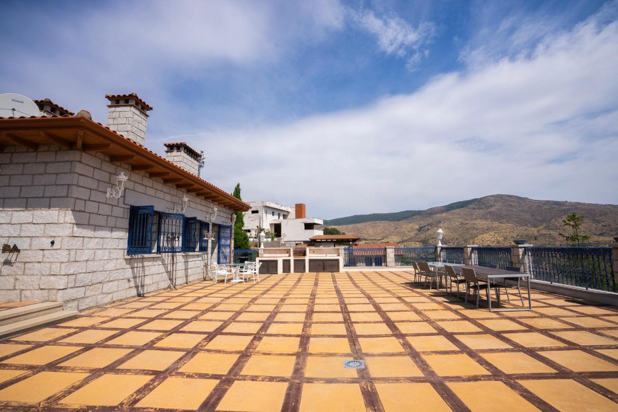 Mansion Con Jacuzzi A 40 Grados, Gran Piscina Y Padel Villa El Tiemblo Buitenkant foto
