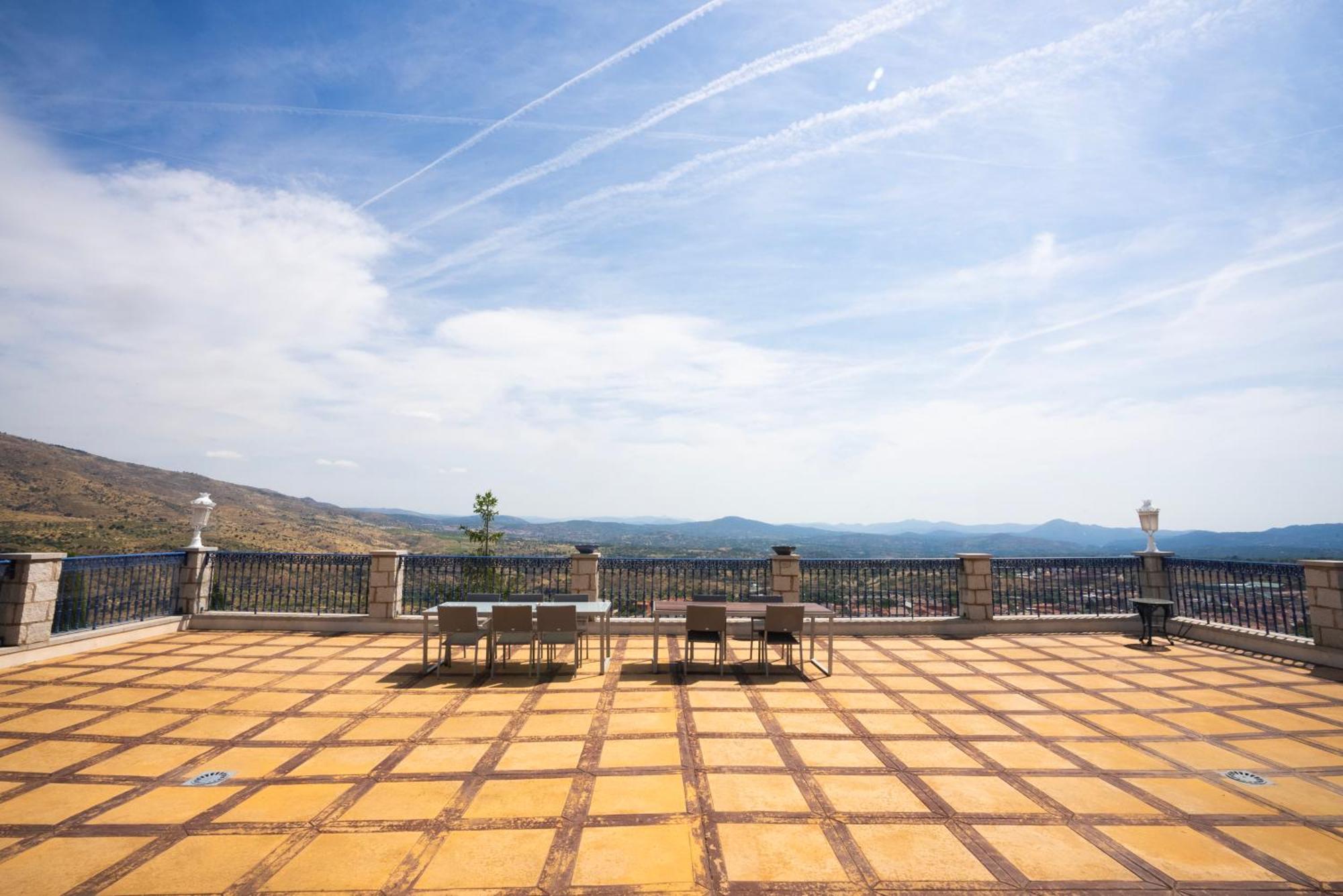 Mansion Con Jacuzzi A 40 Grados, Gran Piscina Y Padel Villa El Tiemblo Buitenkant foto