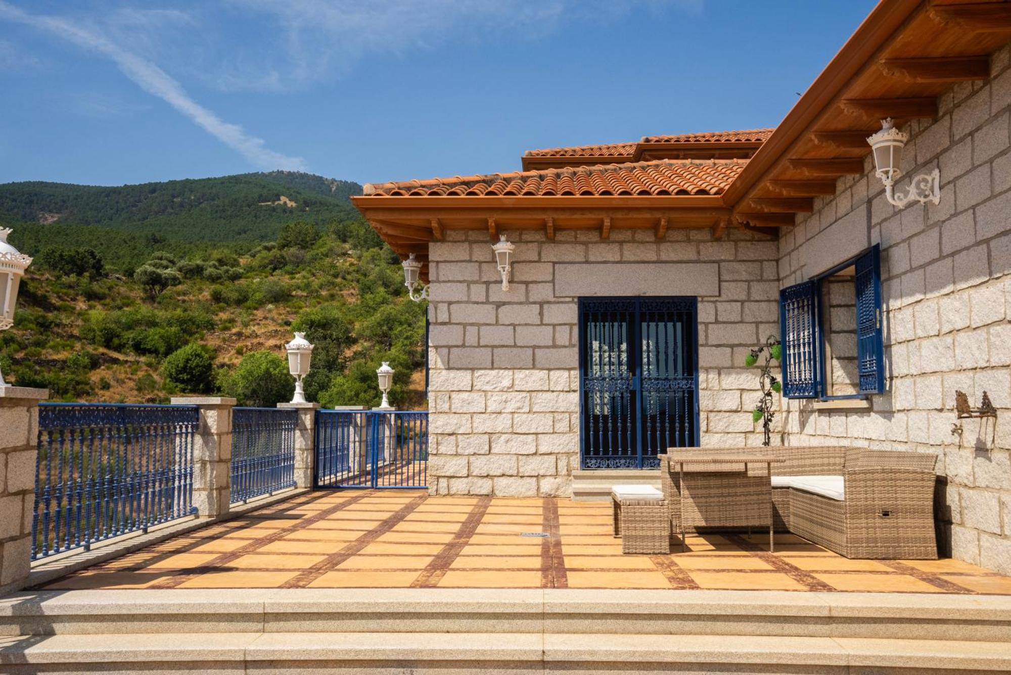 Mansion Con Jacuzzi A 40 Grados, Gran Piscina Y Padel Villa El Tiemblo Buitenkant foto