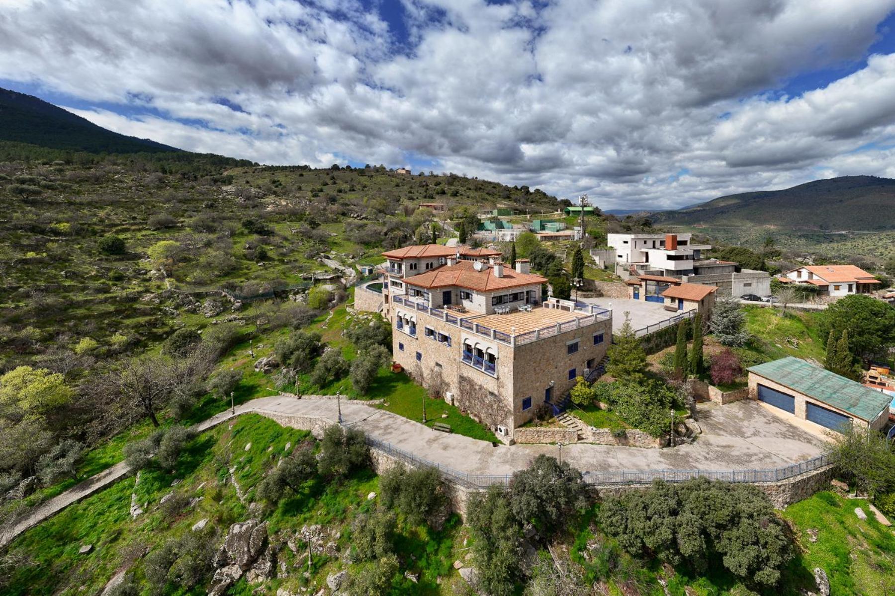 Mansion Con Jacuzzi A 40 Grados, Gran Piscina Y Padel Villa El Tiemblo Buitenkant foto