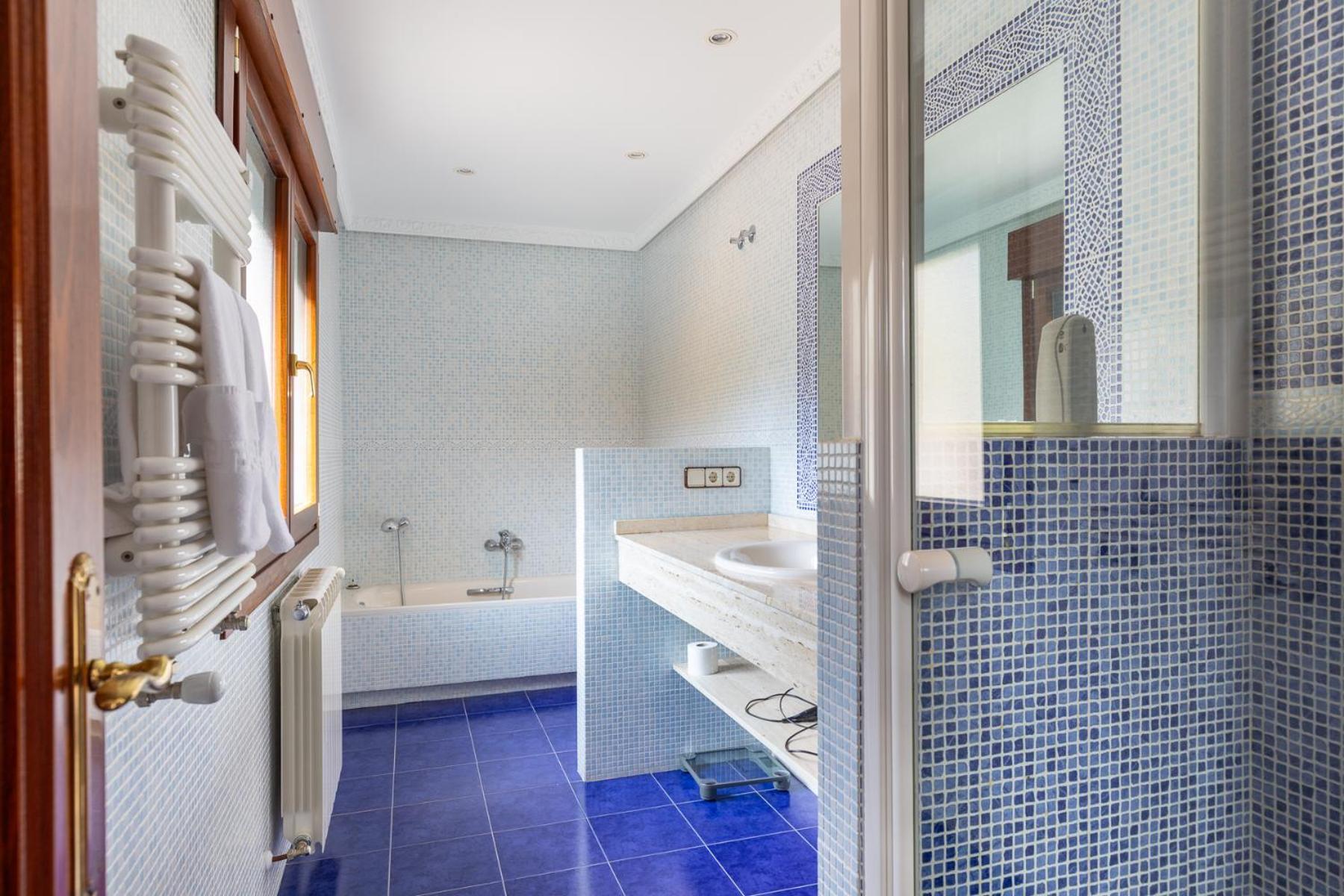 Mansion Con Jacuzzi A 40 Grados, Gran Piscina Y Padel Villa El Tiemblo Buitenkant foto