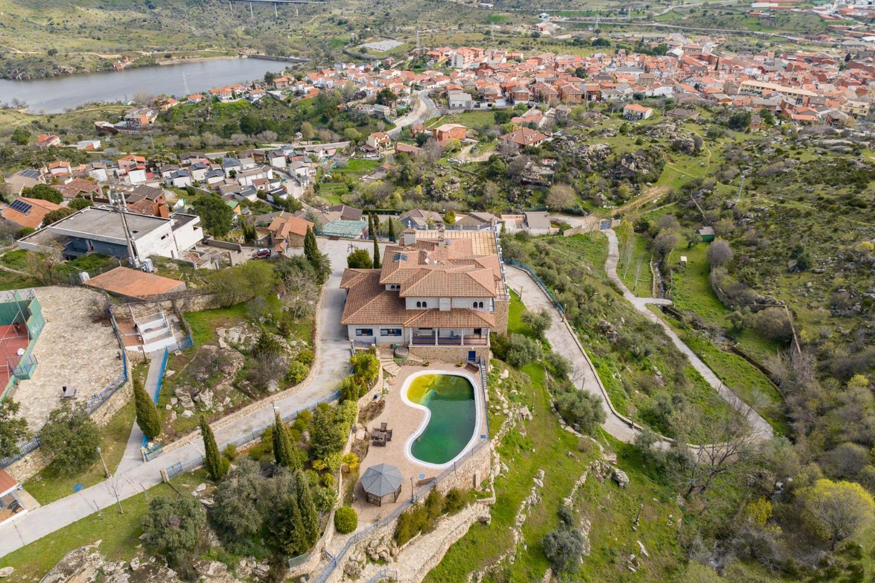 Mansion Con Jacuzzi A 40 Grados, Gran Piscina Y Padel Villa El Tiemblo Buitenkant foto