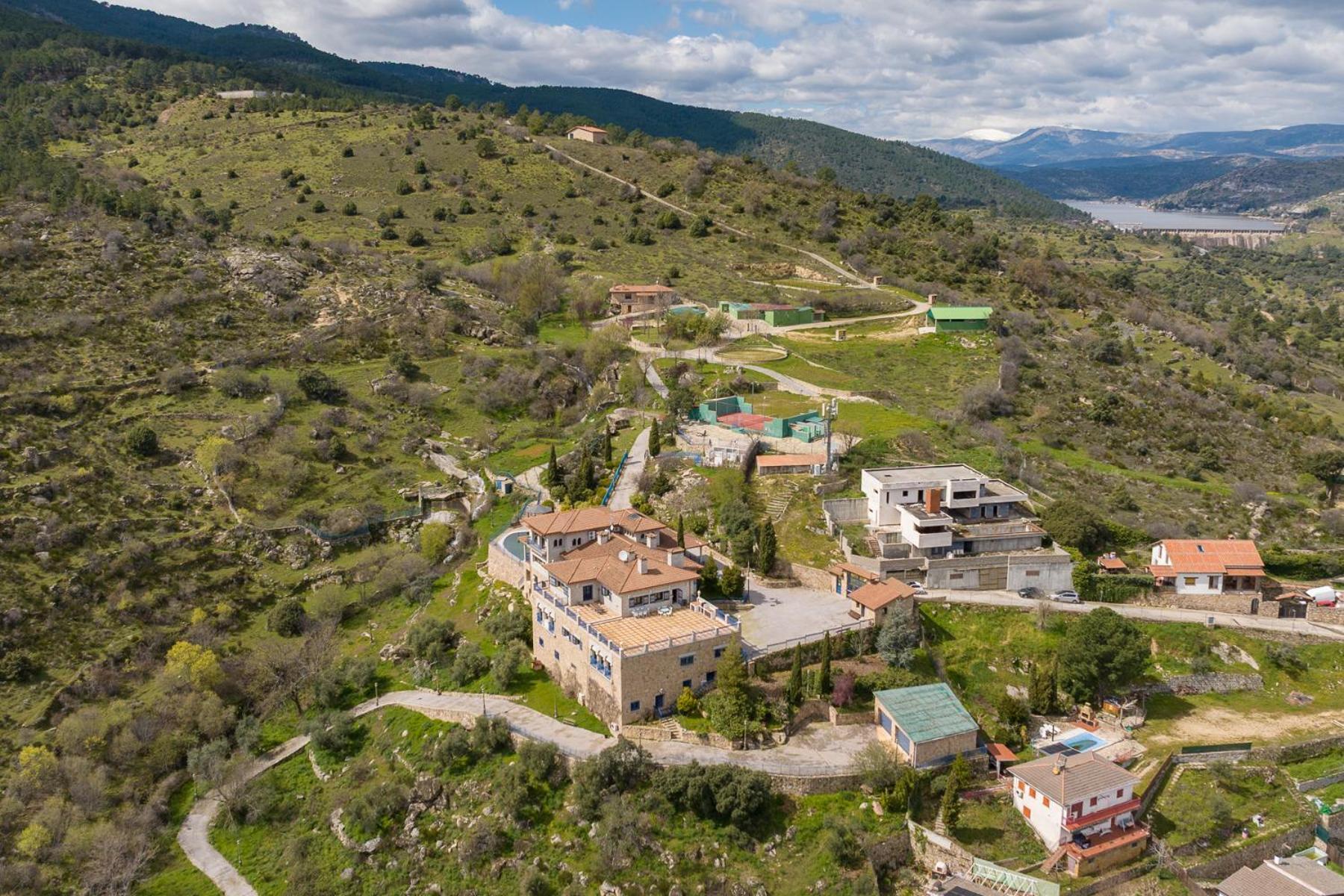 Mansion Con Jacuzzi A 40 Grados, Gran Piscina Y Padel Villa El Tiemblo Buitenkant foto