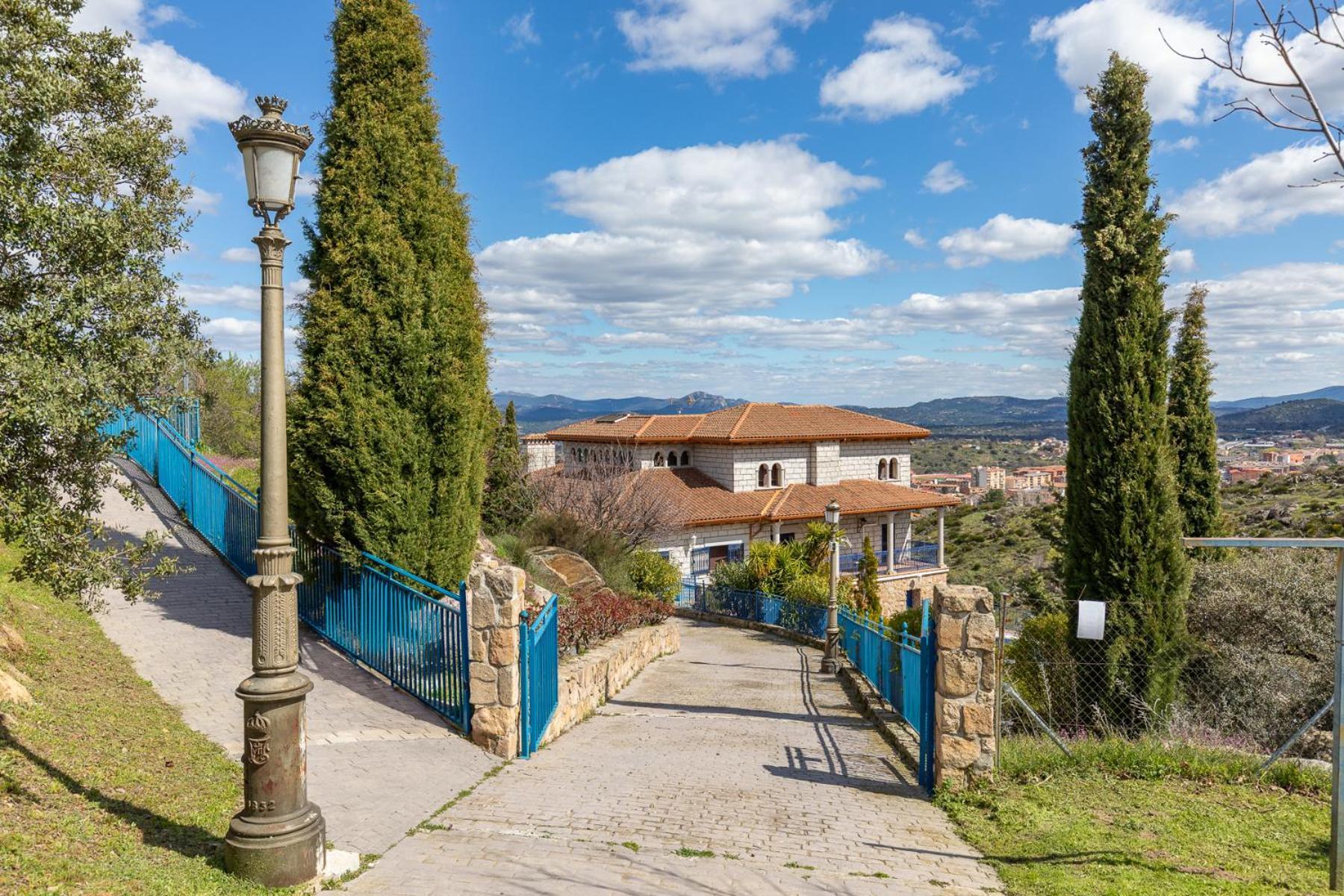 Mansion Con Jacuzzi A 40 Grados, Gran Piscina Y Padel Villa El Tiemblo Buitenkant foto